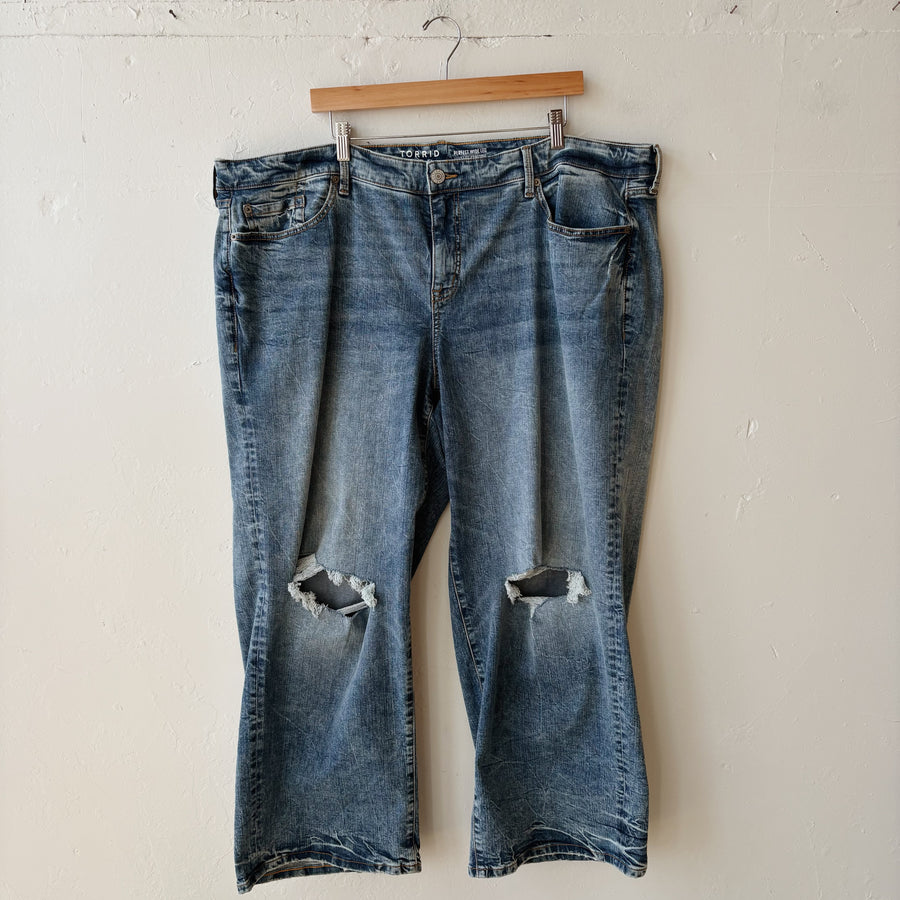 SIZE 22 | Lightwash Jeans