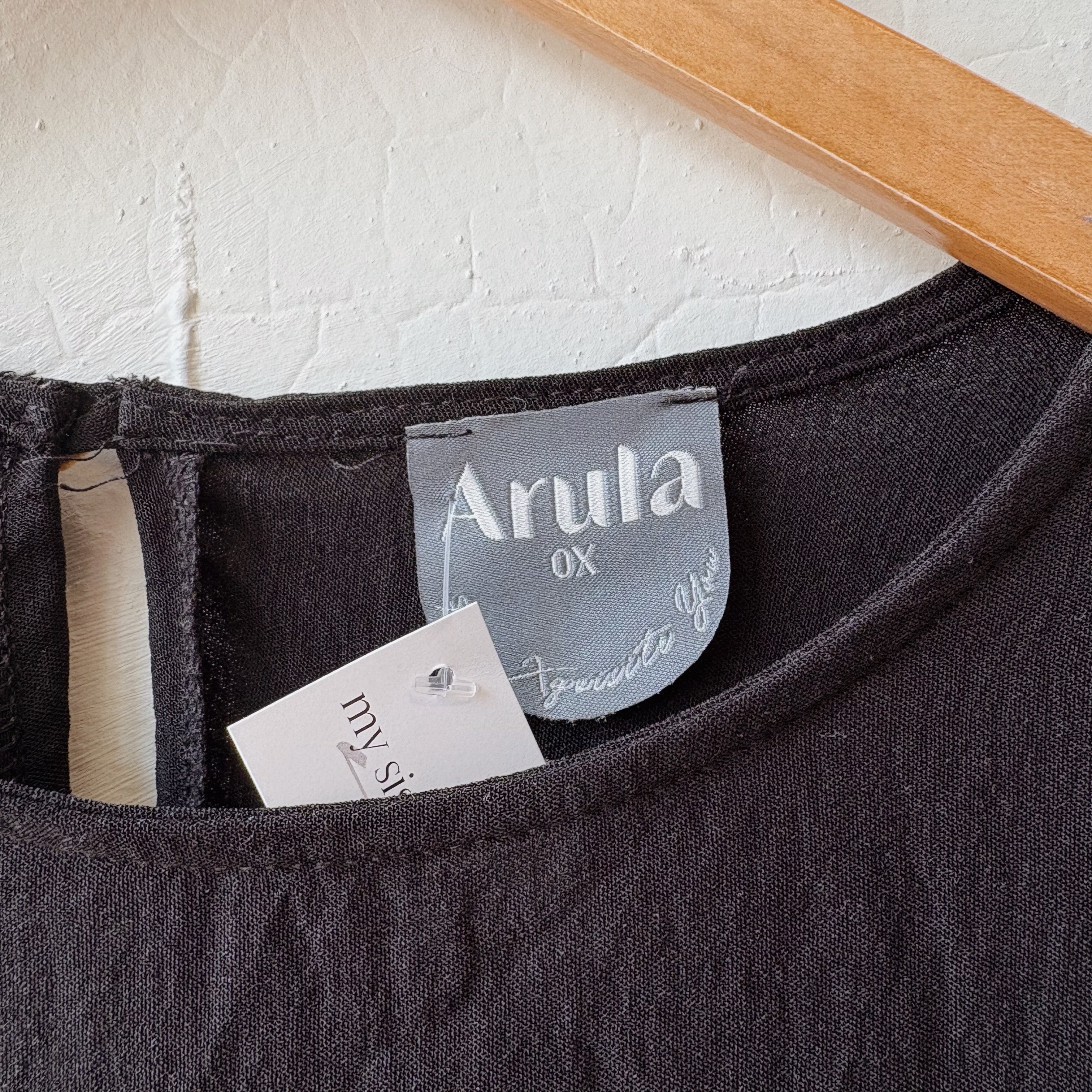 SIZE L | Arula Black Top