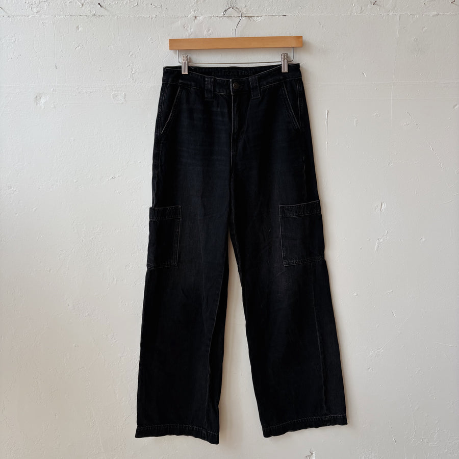 SIZE 4 | AE Black Cargo Jeans