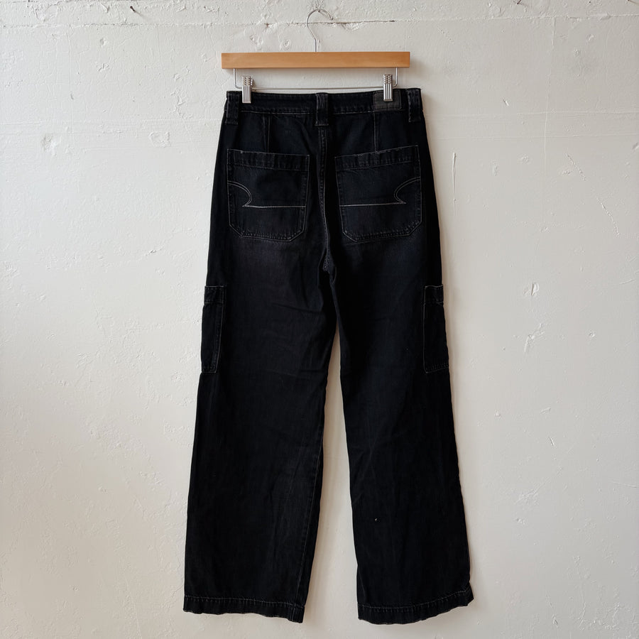 SIZE 4 | AE Black Cargo Jeans