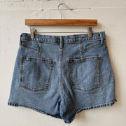 SIZE 14 | High Rise Shorts