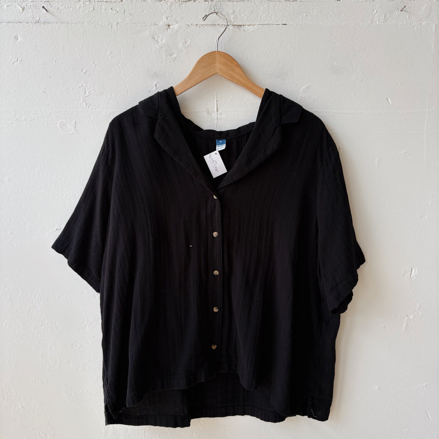 SIZE XL | Black Button Down