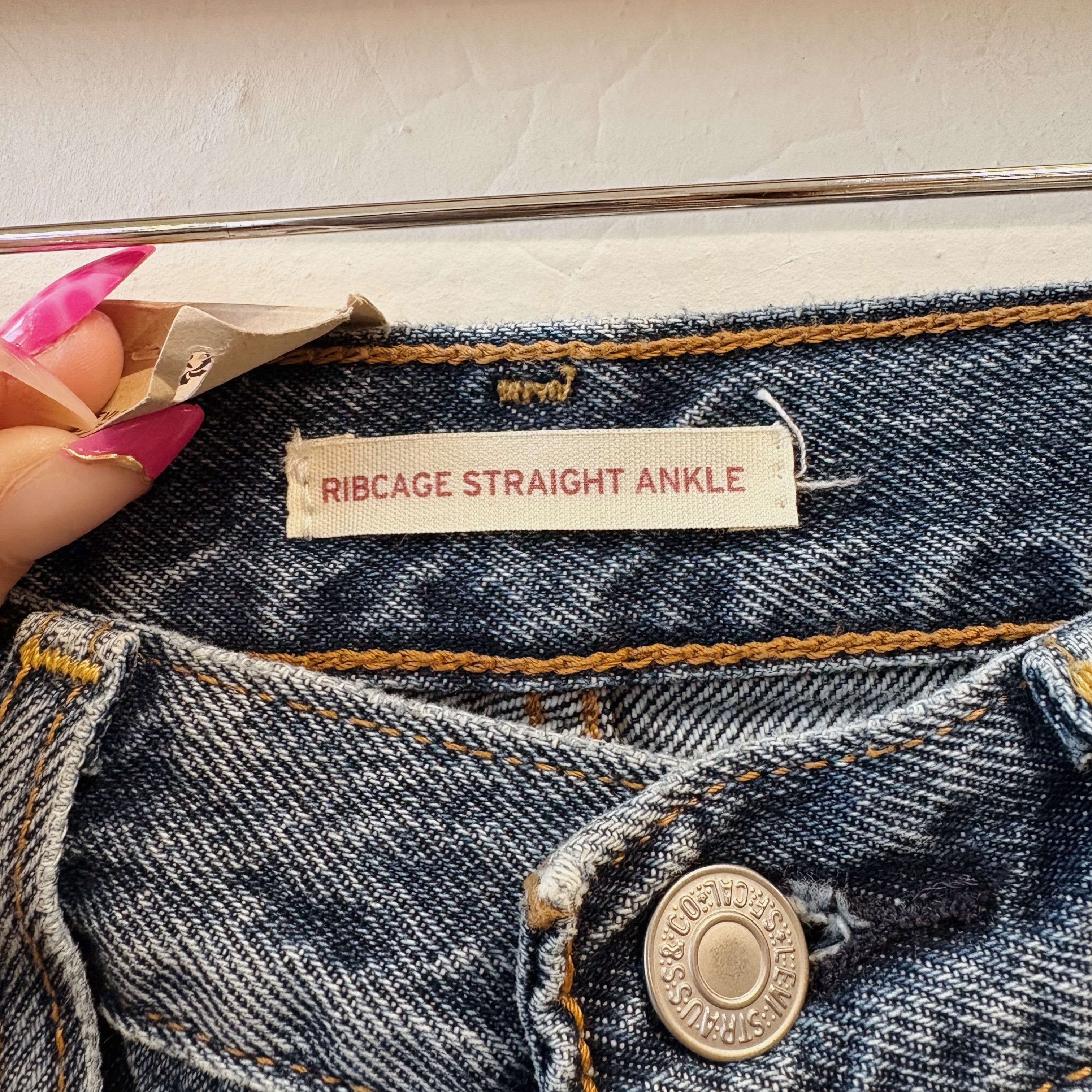 SIZE 26 | Levi Straight Ankle Jeans