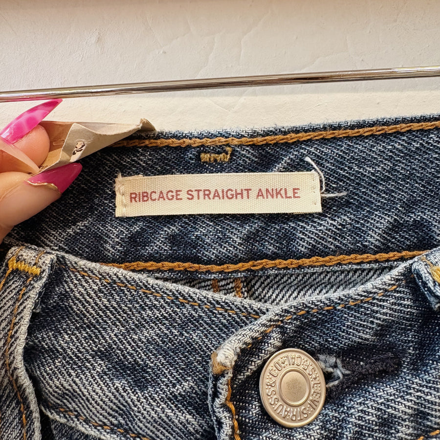 SIZE 26 | Levi Straight Ankle Jeans