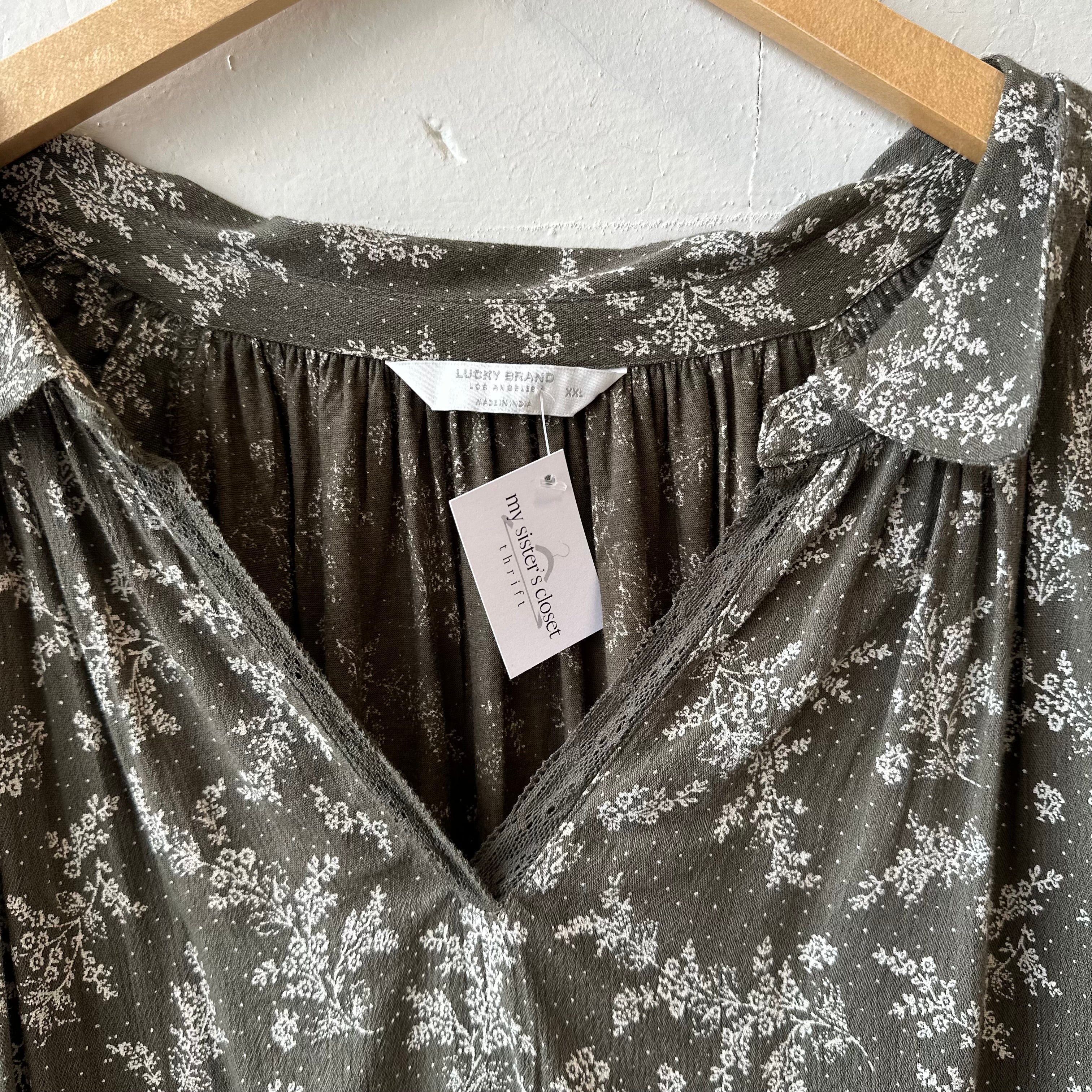 SIZE XXL | Green Floral Top