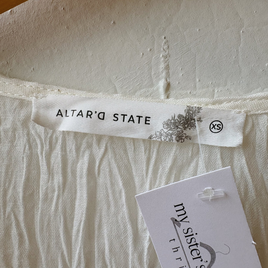 SIZE XS | Altar’d State Top