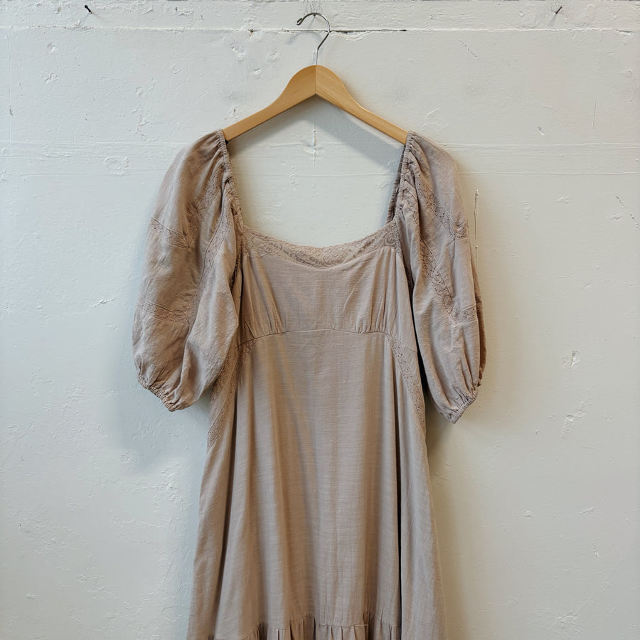 SIZE L | Neutral Tiered Dress