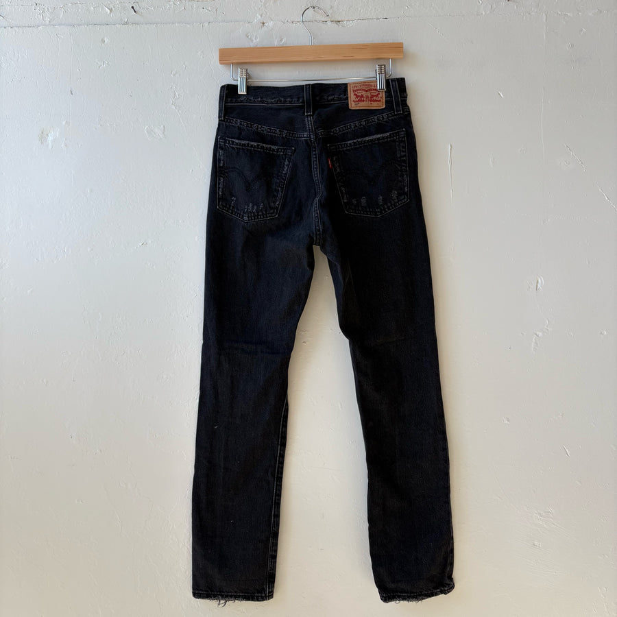 SIZE 26 | Levi Black Distressed Jeans