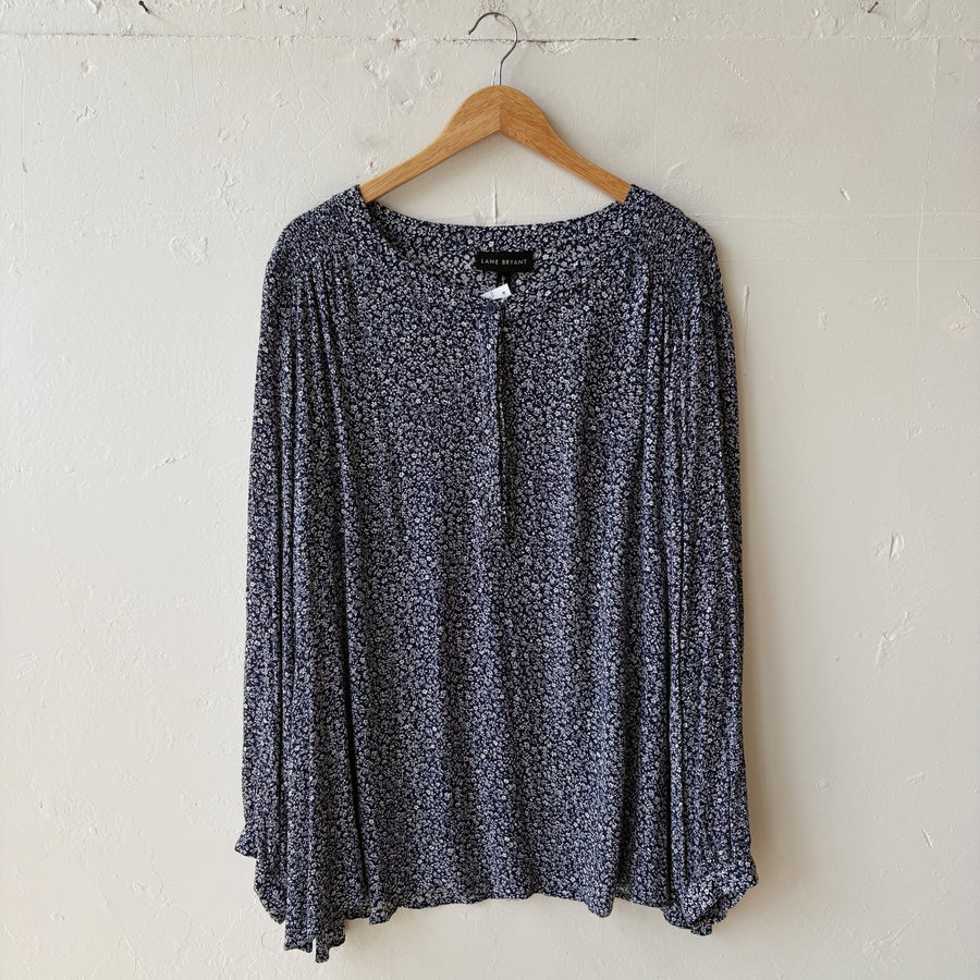 SIZE 24 | Navy Floral Top