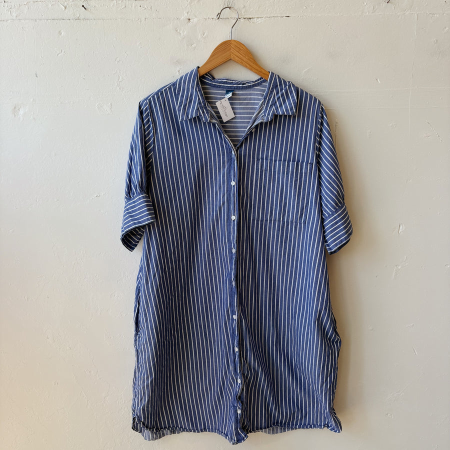 SIZE XL | Striped Button Up