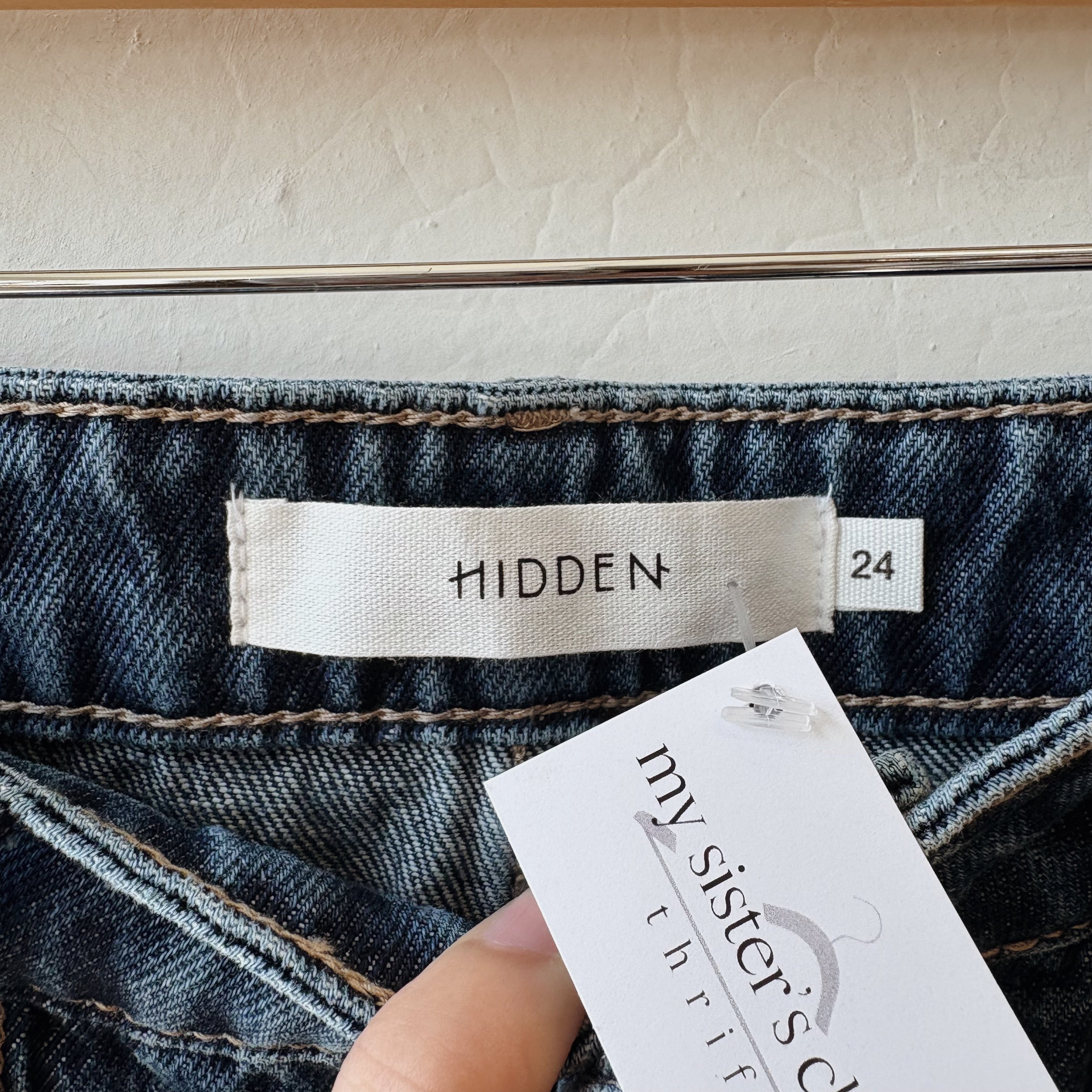 SIZE 24 | Distressed Jeans