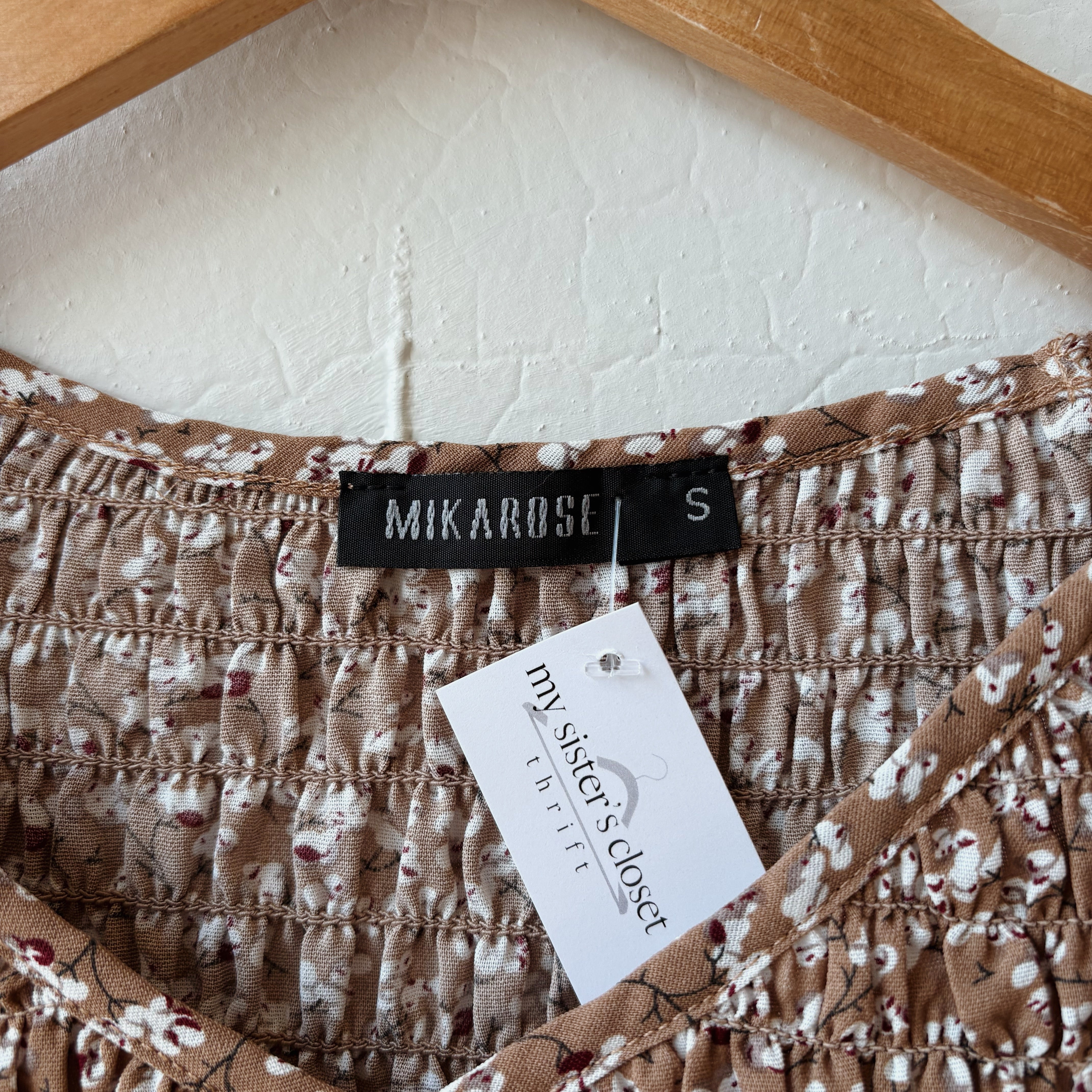 SIZE S | Neutral Floral Top