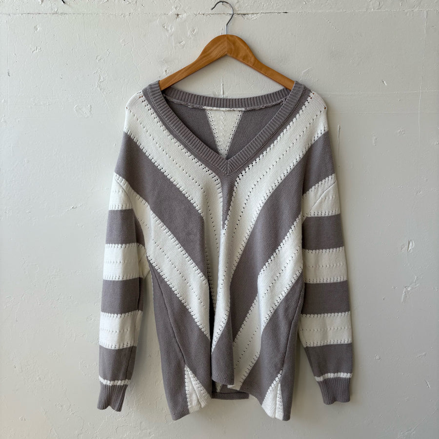 SIZE M | Gray & White Sweater