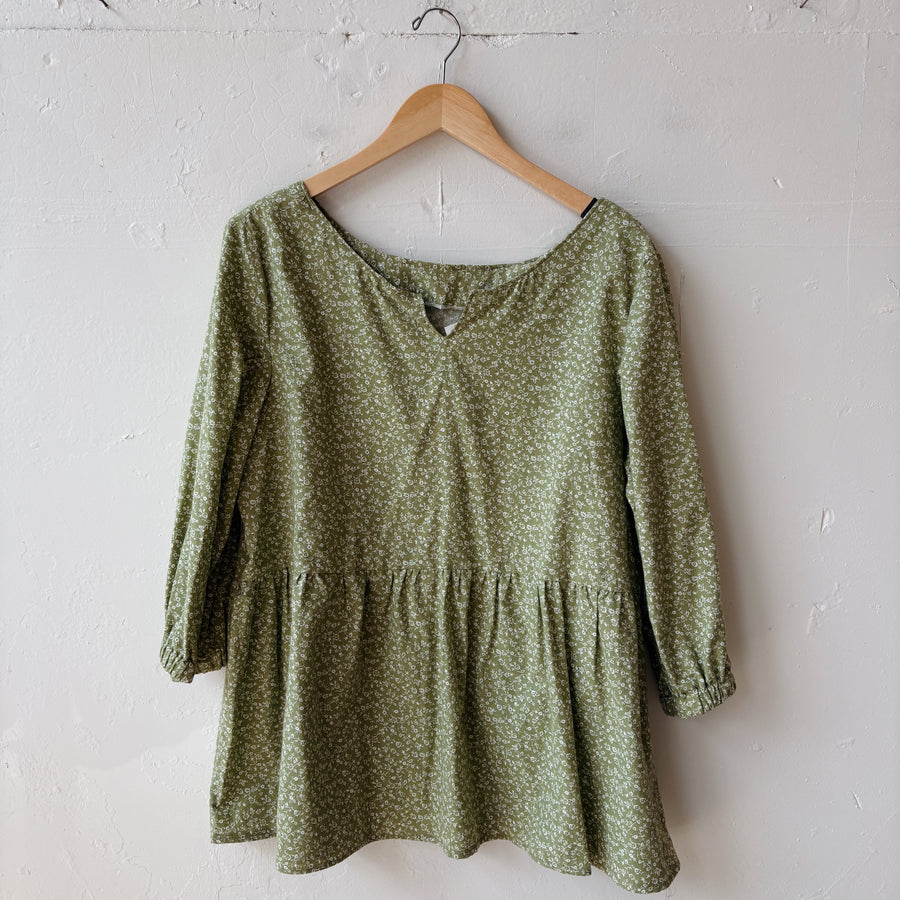 SIZE XL | Handmade Green Floral Top