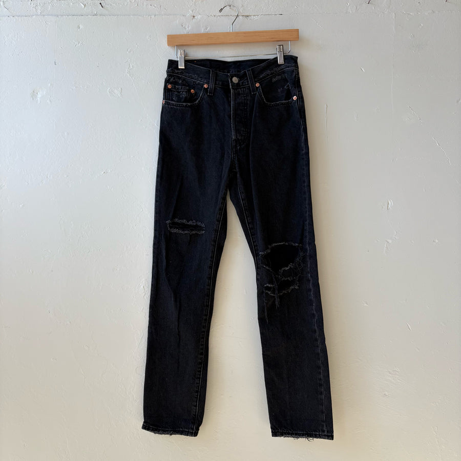 SIZE 26 | Levi Black Distressed Jeans
