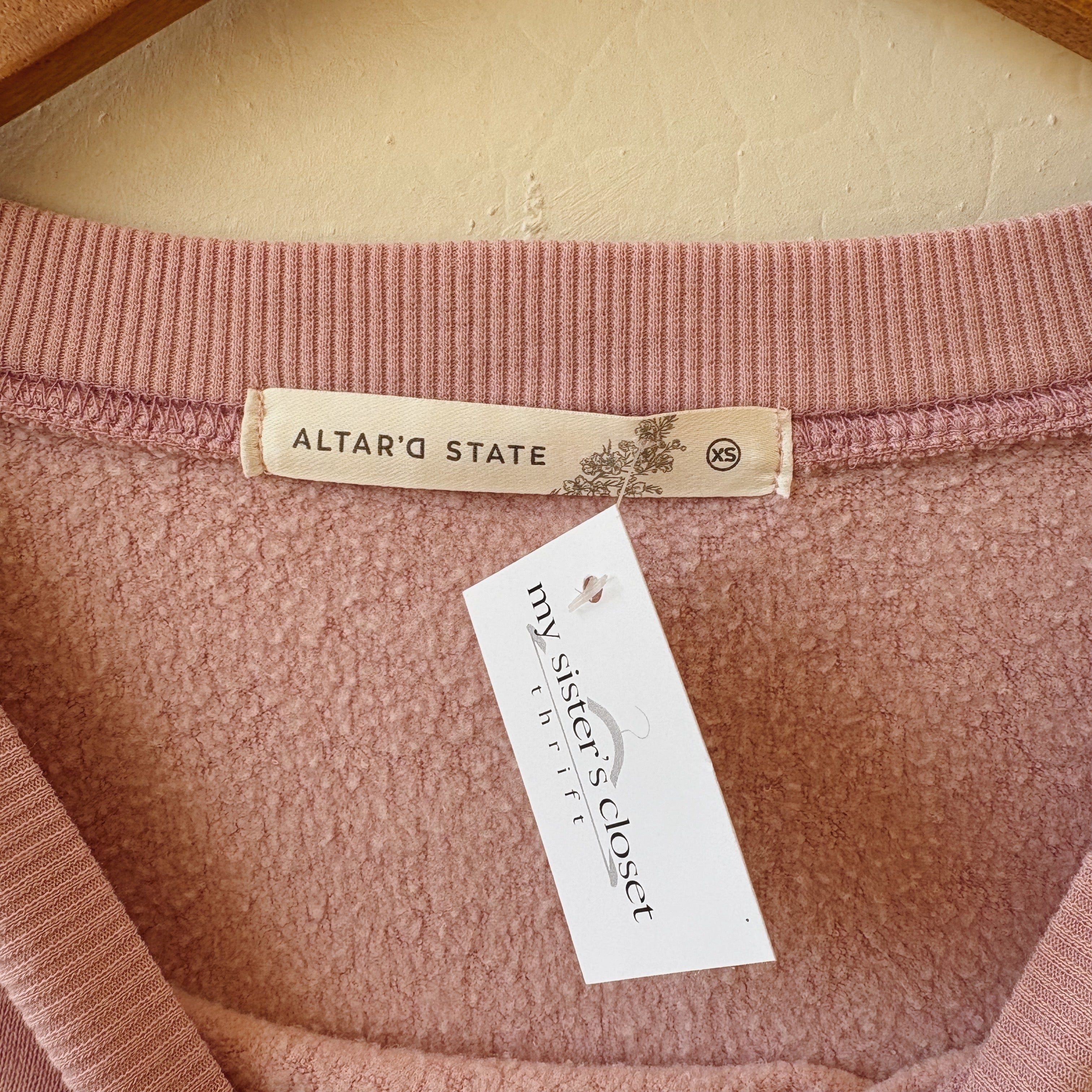 SIZE XS | Altar’d State Crewneck