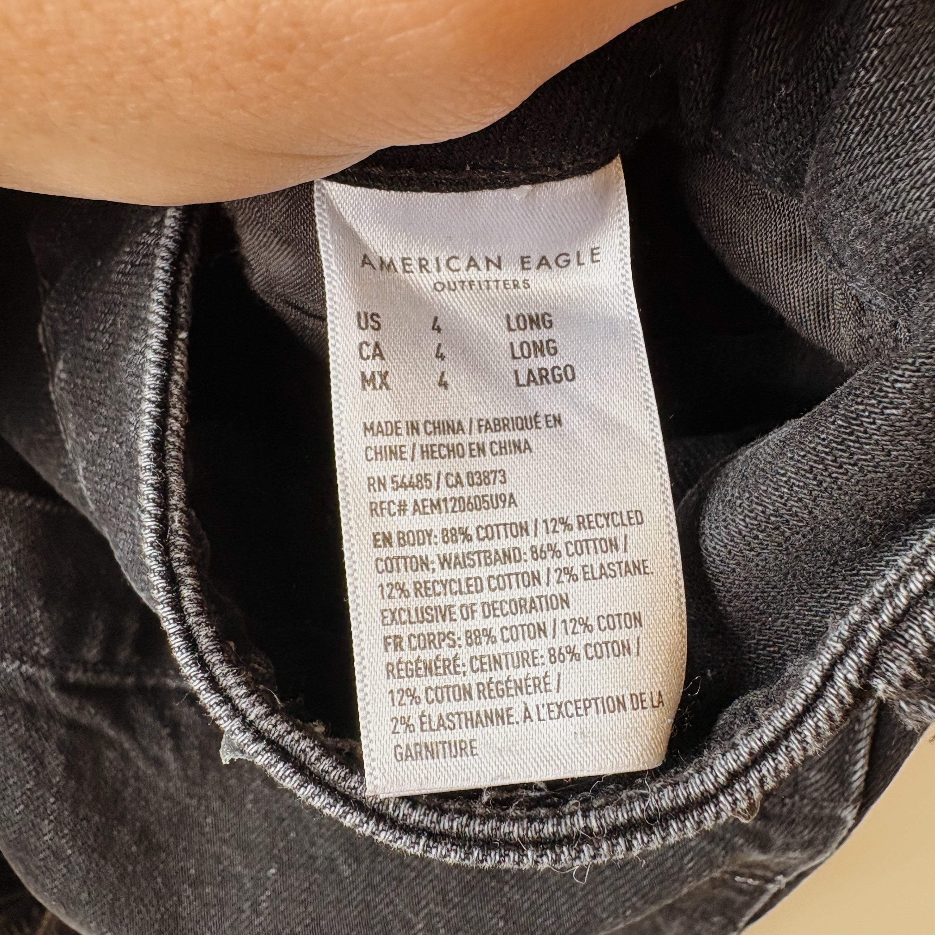 SIZE 4 | AE Black Cargo Jeans