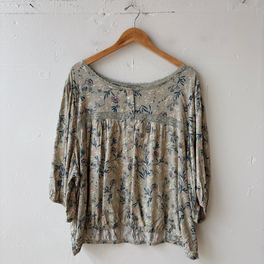 SIZE 3X | Green Floral Top