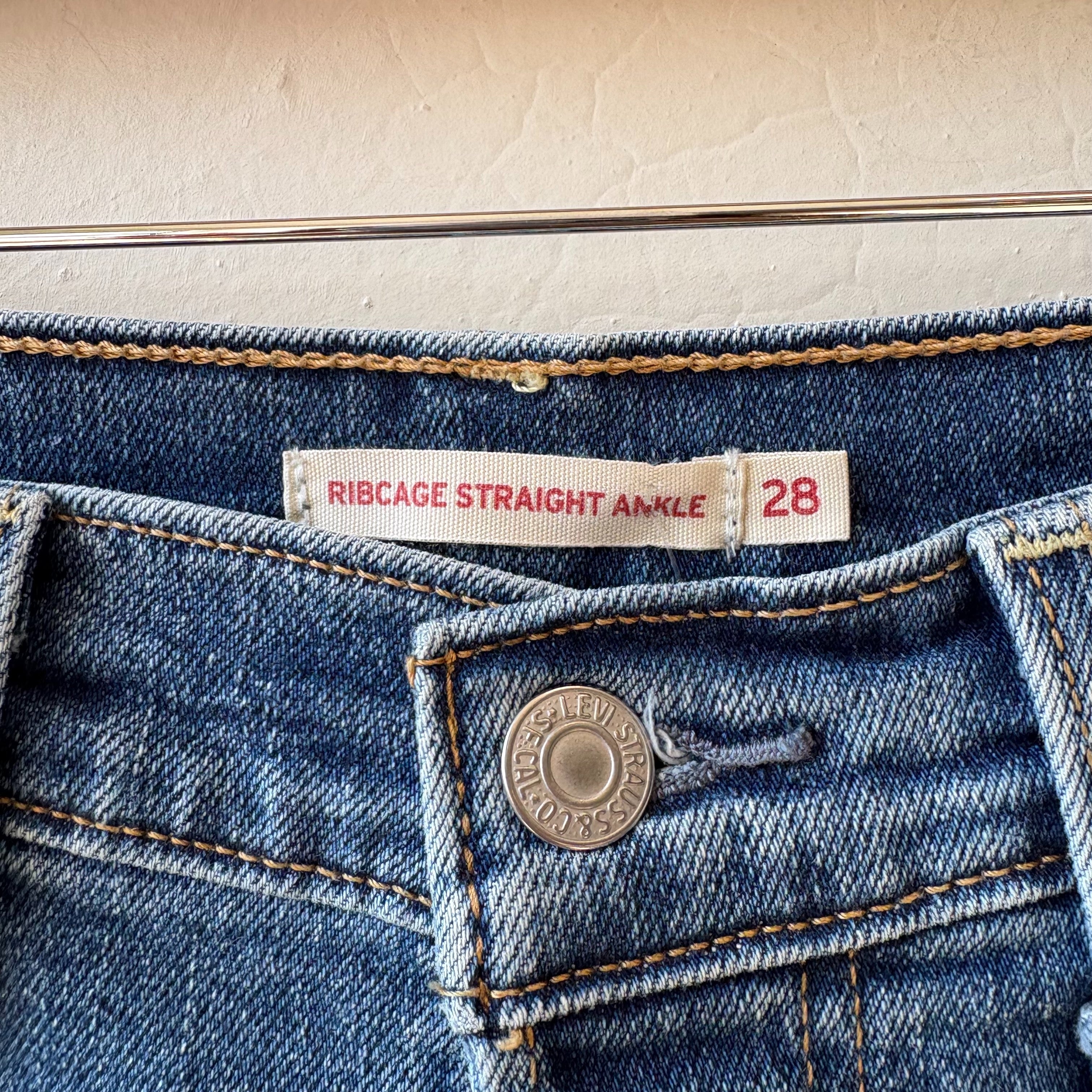 SIZE 28 | Levi’s Jeans