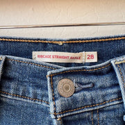 SIZE 28 | Levi’s Jeans