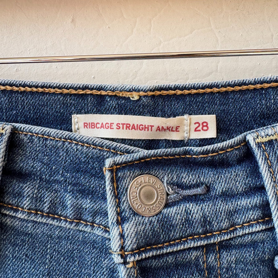 SIZE 28 | Levi’s Jeans
