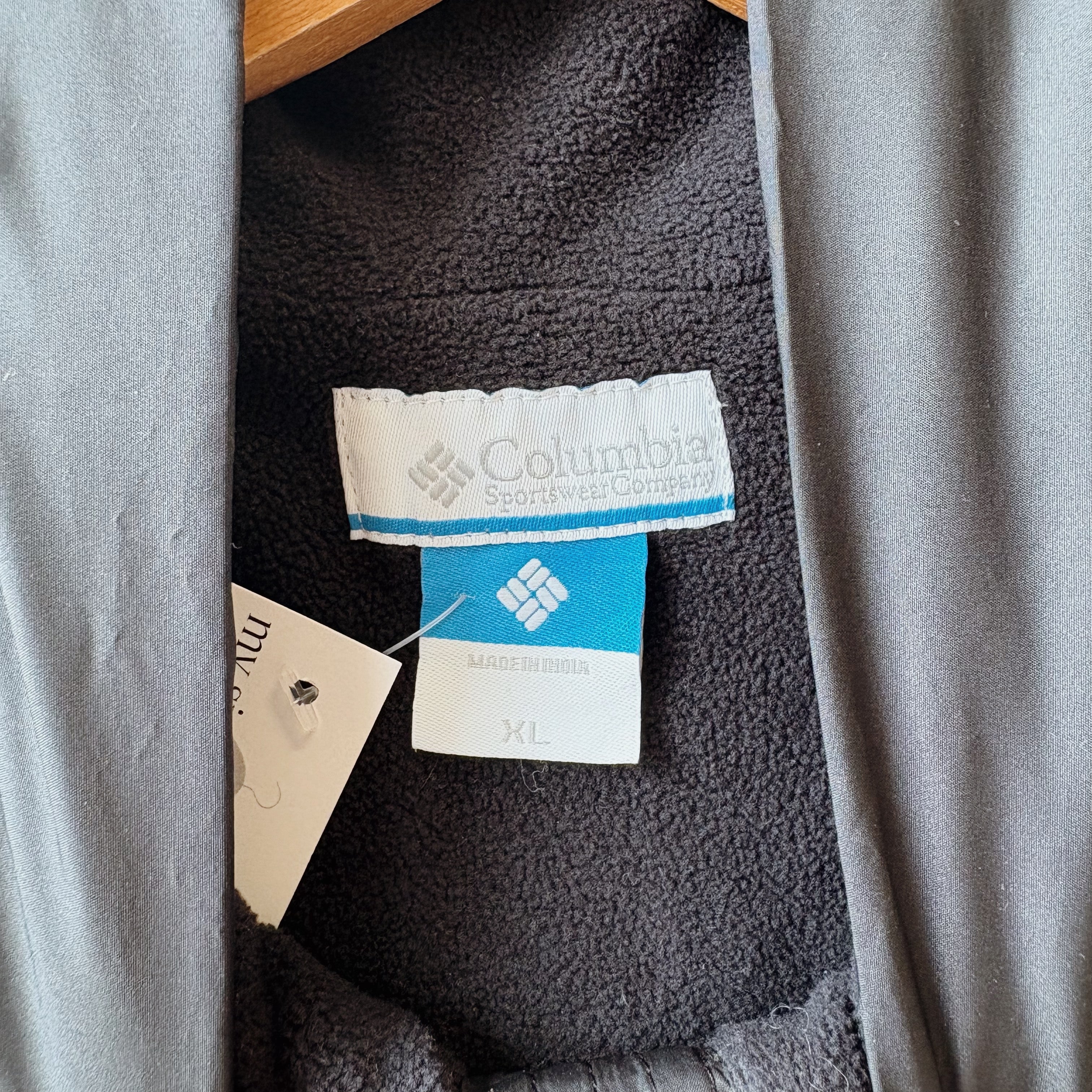 SIZE XL | Columbia Black Vest
