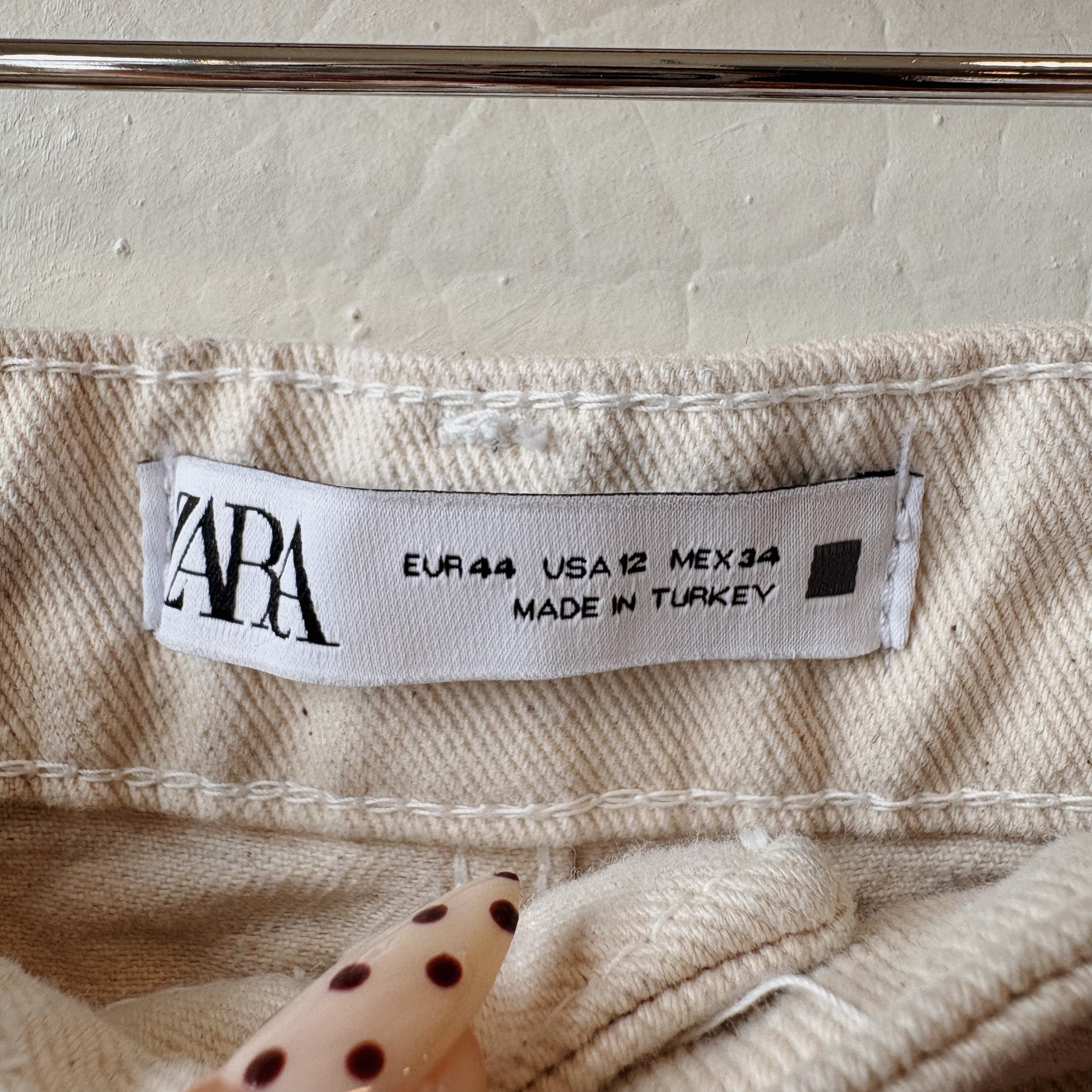 SIZE 12 | Zara Cream Shorts