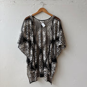 ONE SIZE | Black and White Lace Cartigan