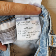 SIZE 28 | Levi Jeans