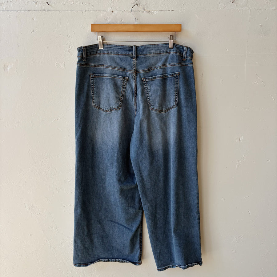 SIZE 18 | Wide Leg Jeans