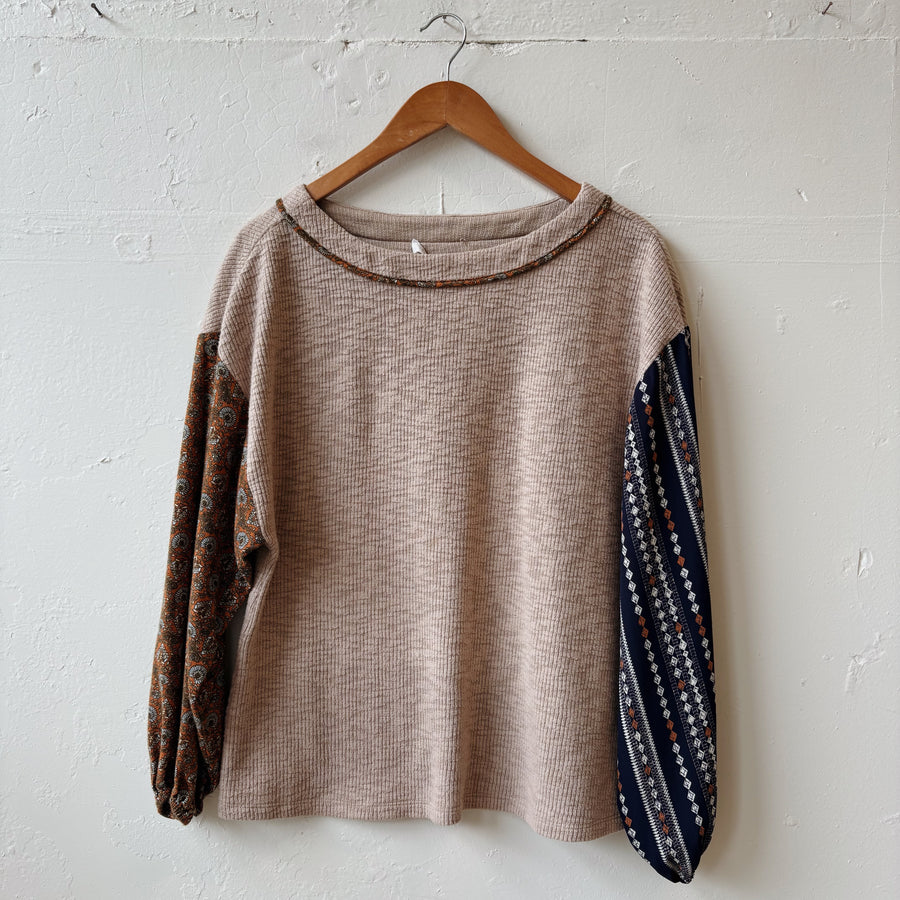 SIZE M | Detailed Sleeve Top