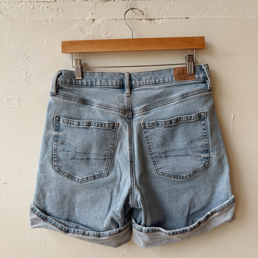 SIZE 6 | AE Shorts