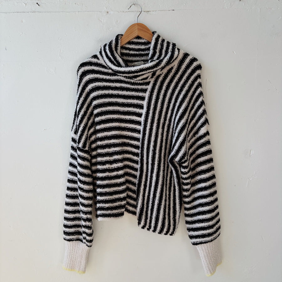 SIZE L | Striped Sweater