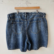SIZE 22 | Dark Washed Shorts