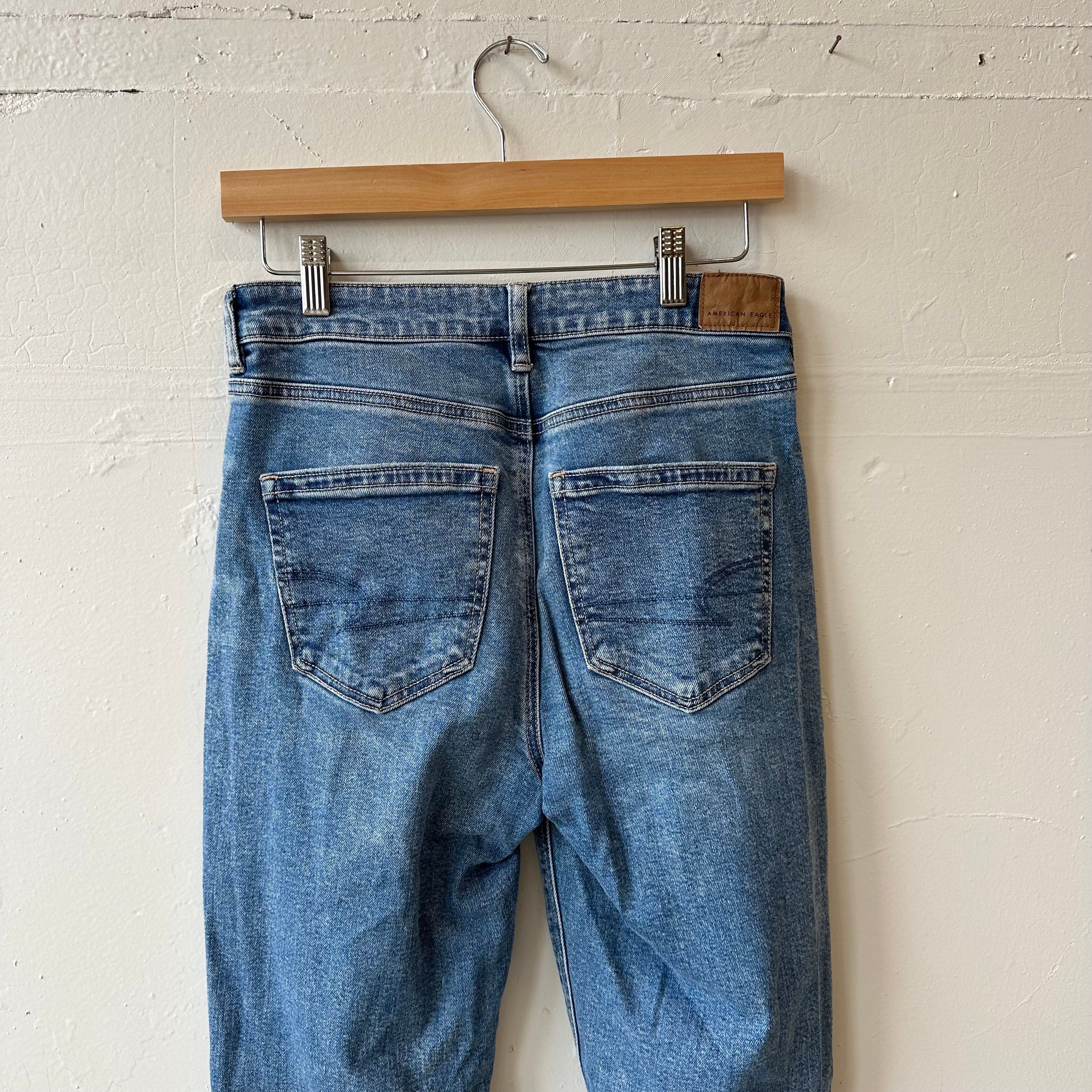SIZE 4 | AE Ripped Jeans