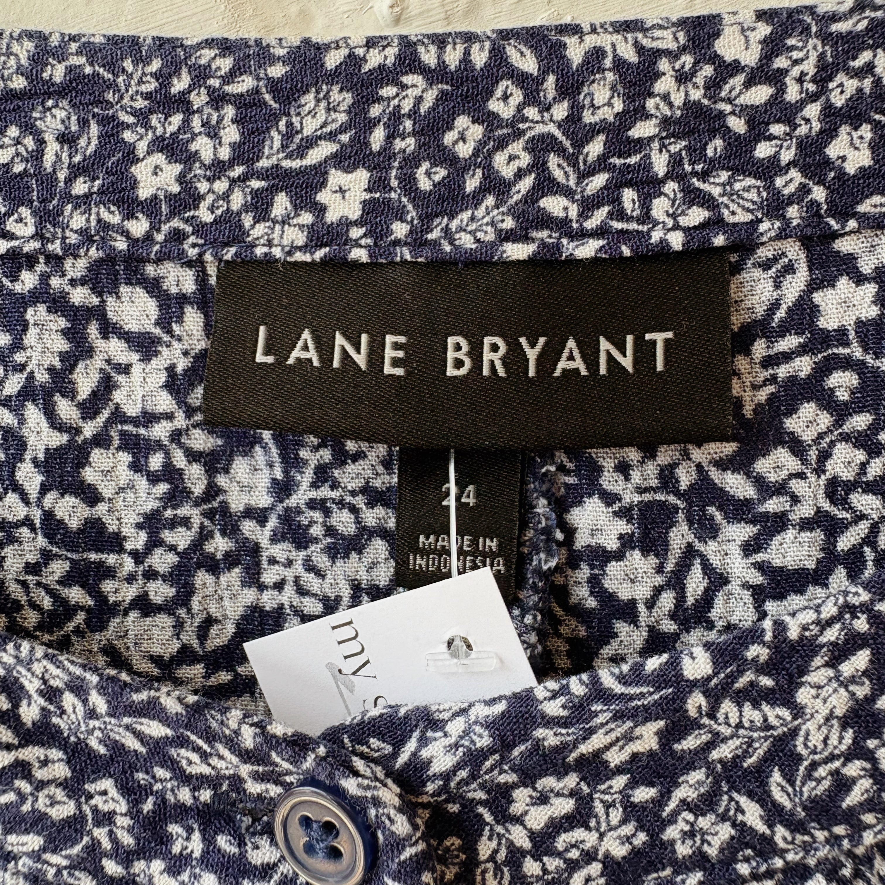 SIZE 24 | Navy Floral Top