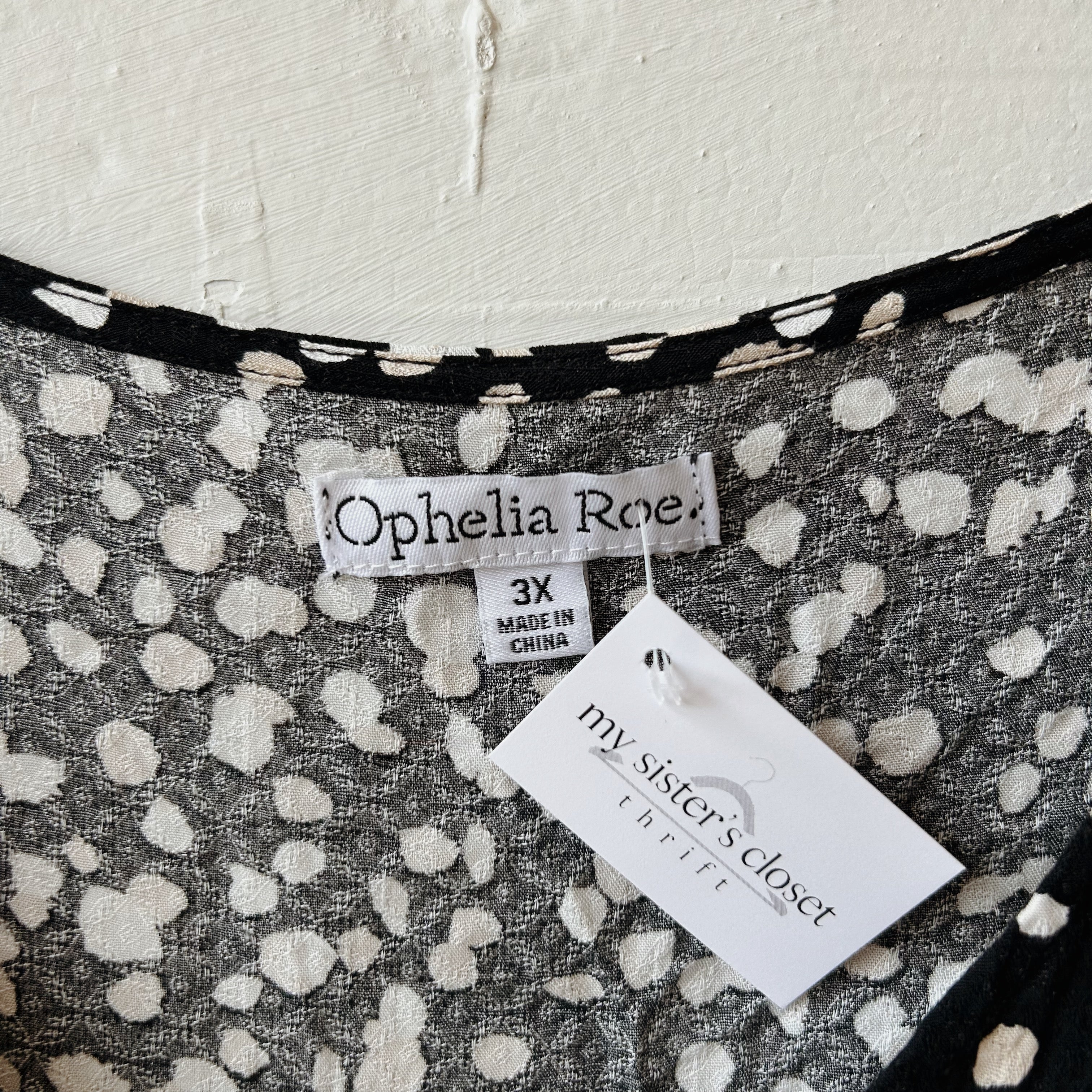 SIZE 3X | Black Patterned Top