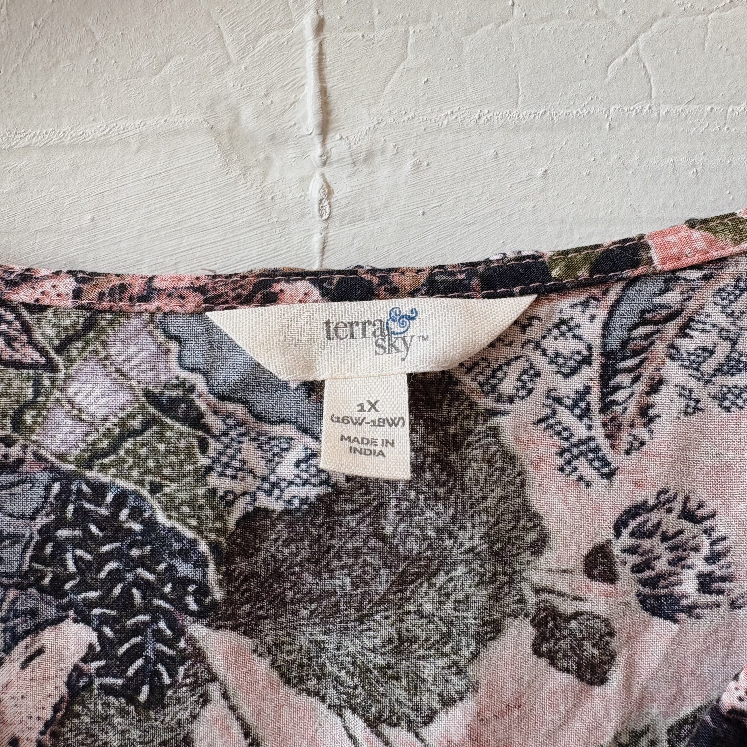 SIZE 1X | Floral Button Up Top