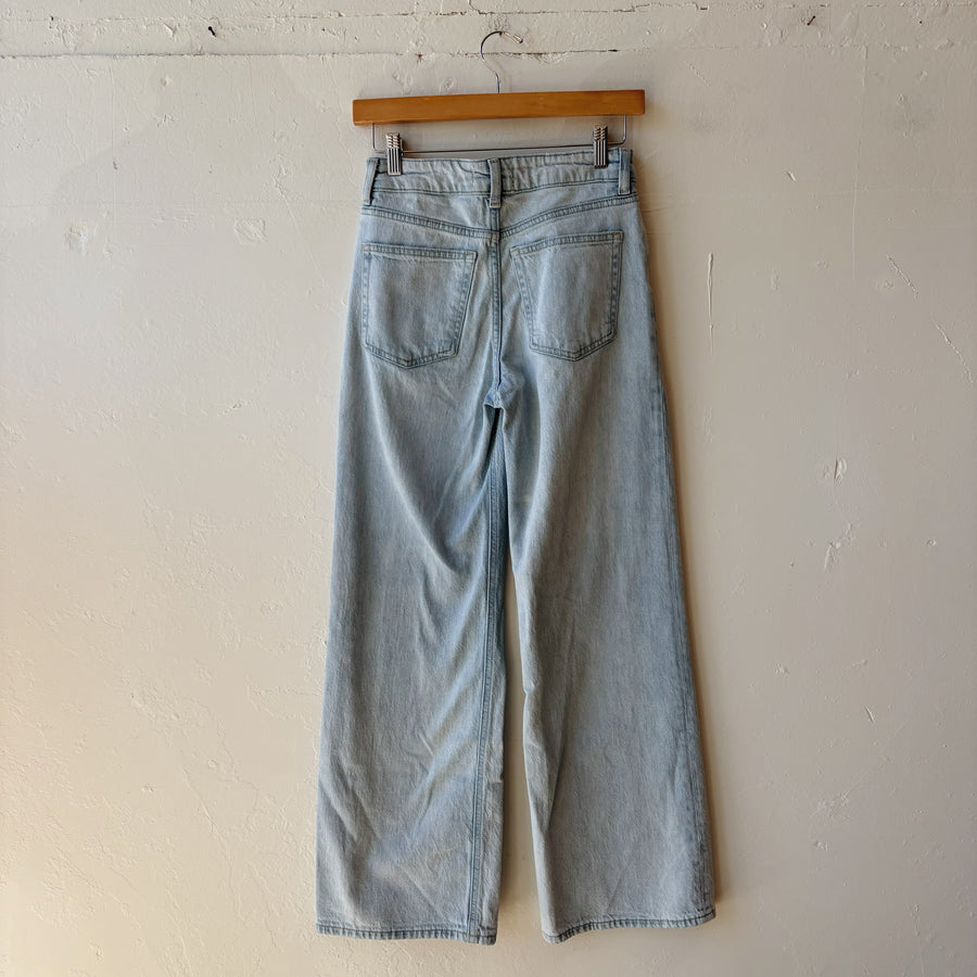 SIZE 0 | Light Wash Jeans