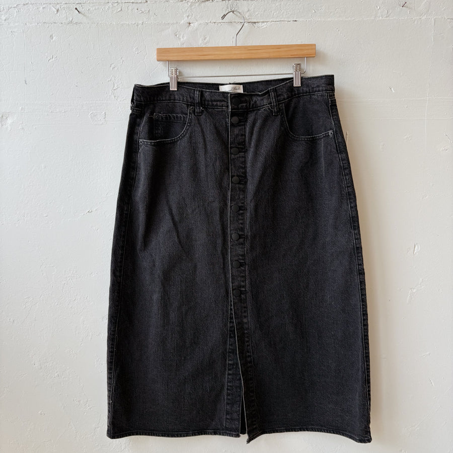 SIZE 14 | Black Denim Skirt