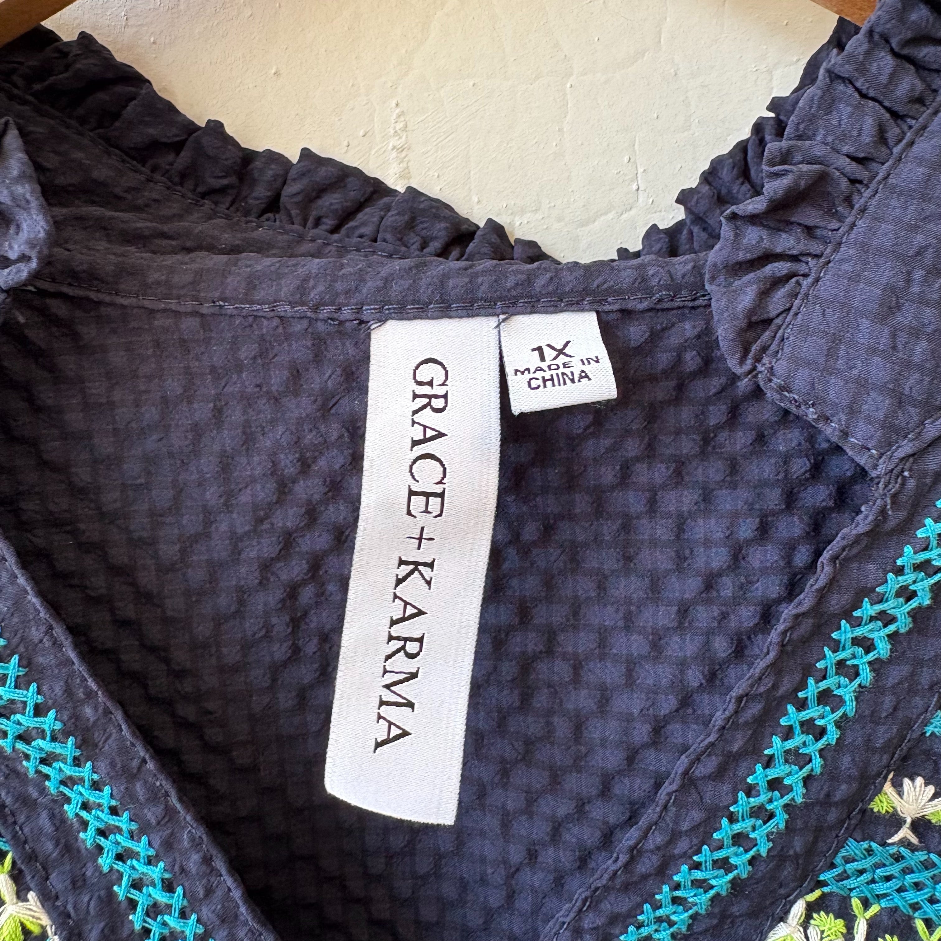 SIZE 1X | Navy Textured Top