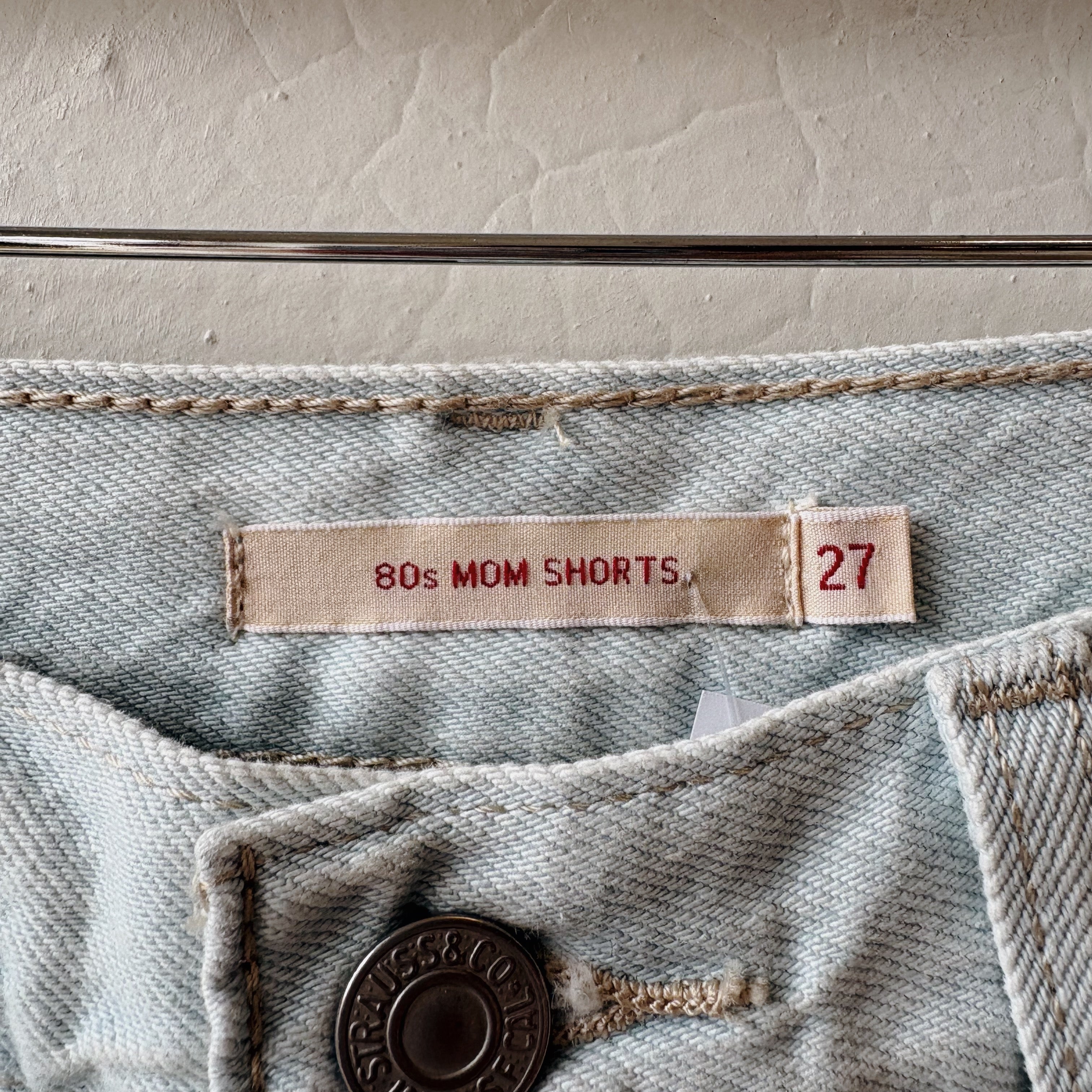 SIZE 27 | Levi Light Wash Shorts