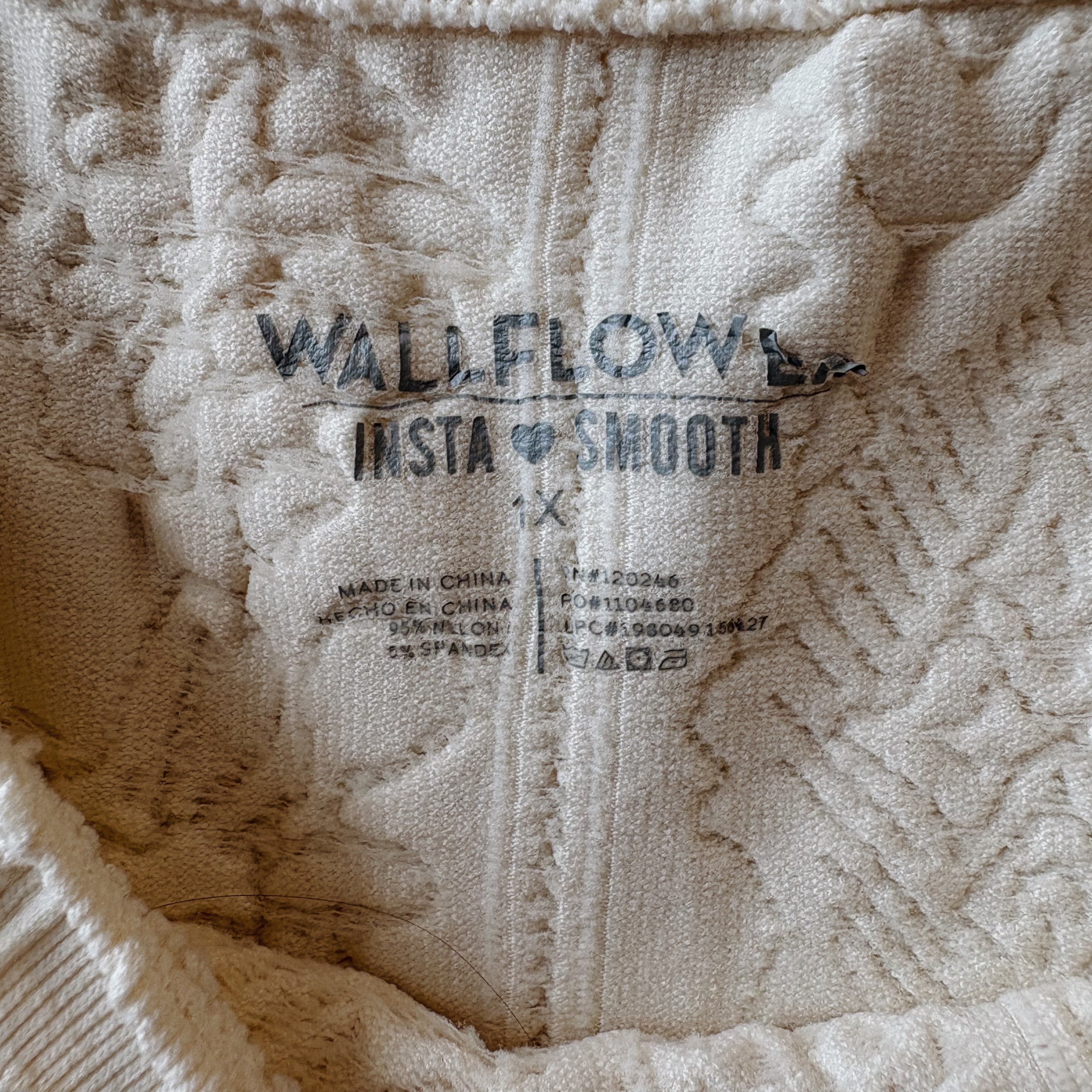 SIZE XL | Neutral Textured Top