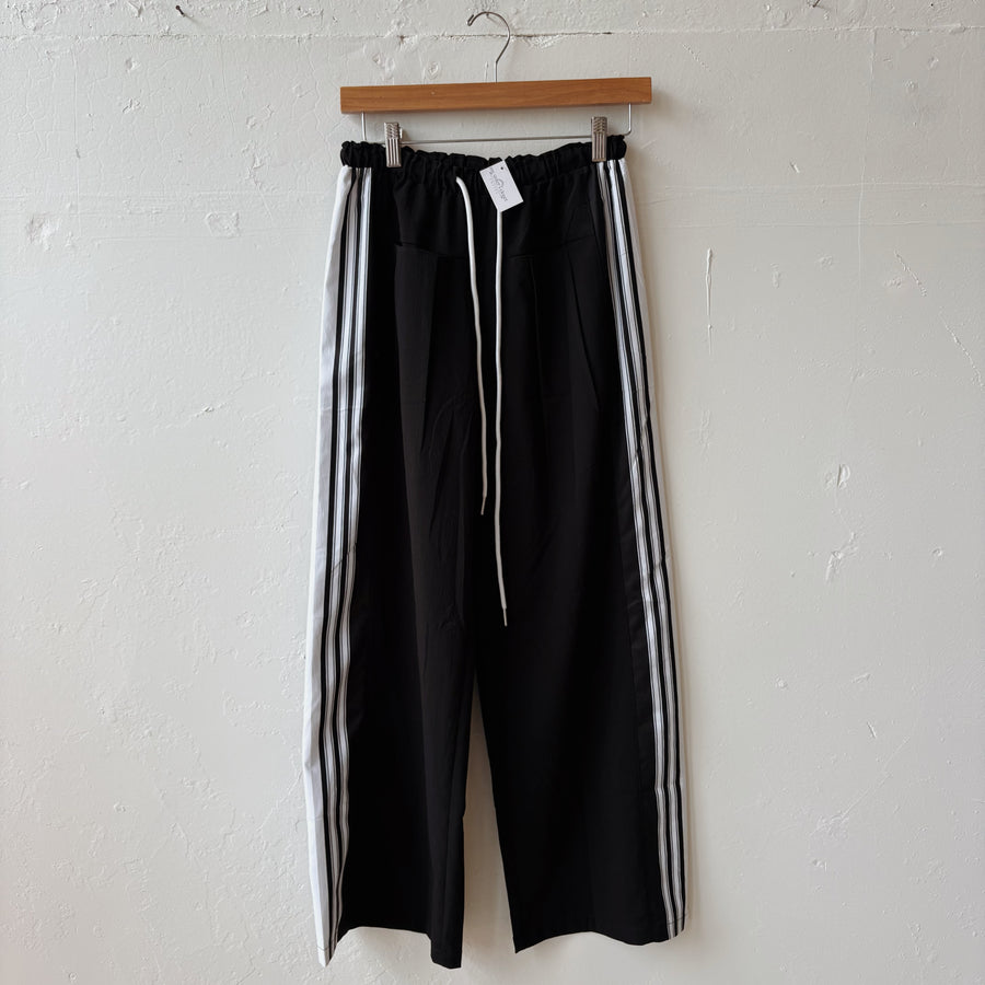 SIZE XS | Black Windbreakers