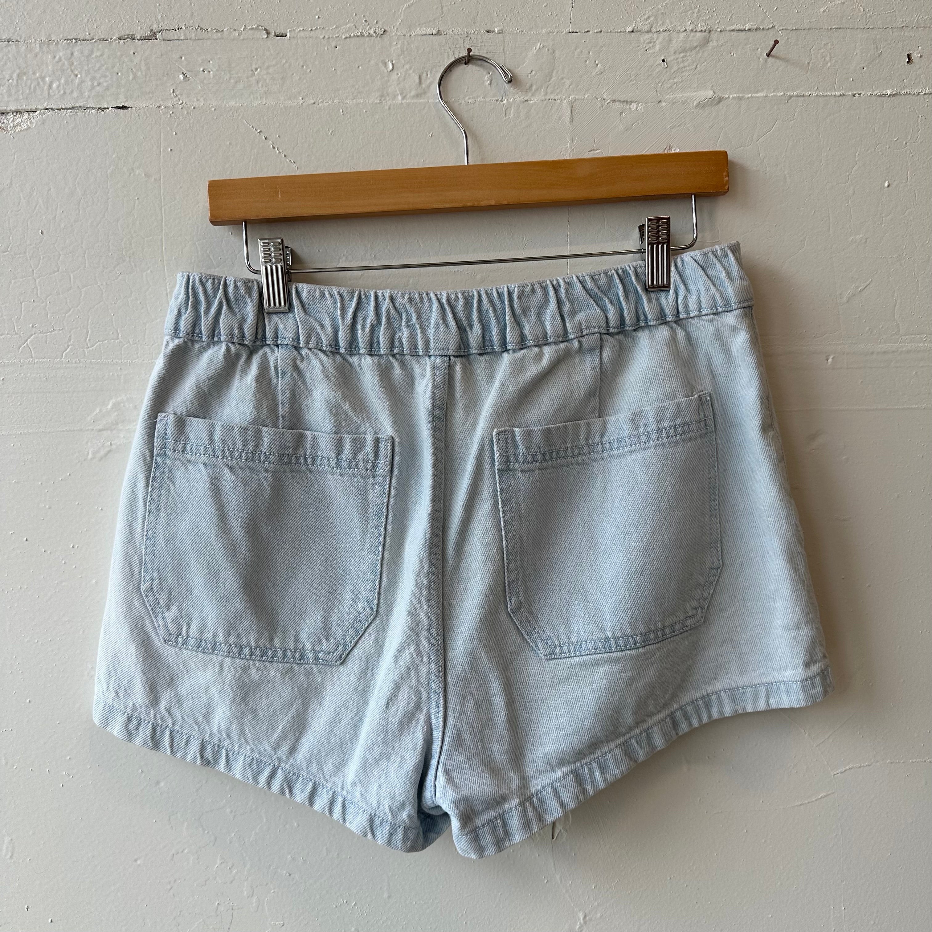SIZE L | Light Wash Shorts