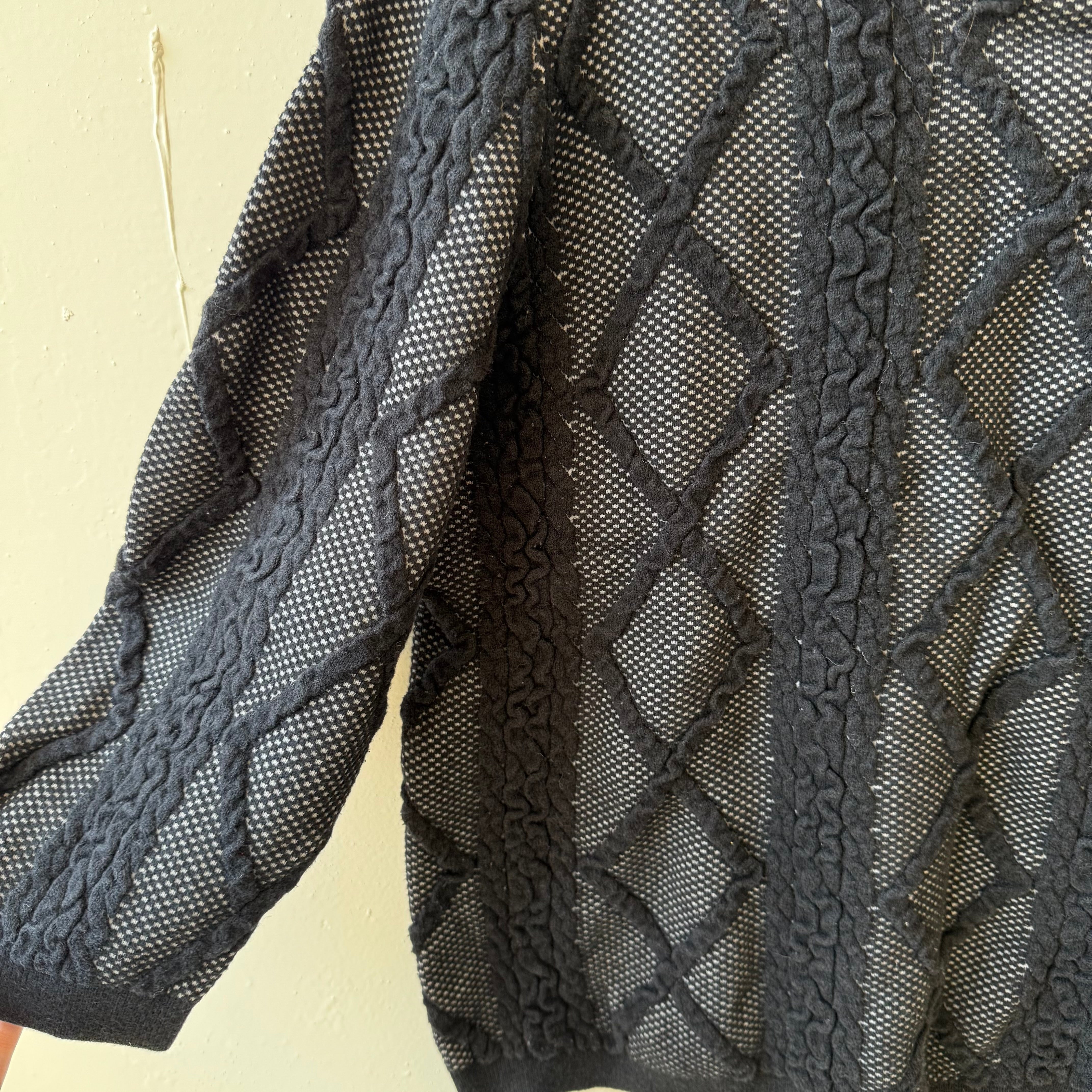 SIZE M | Black Textured Top