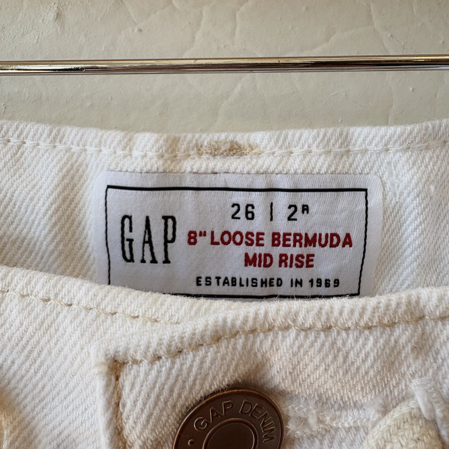 SIZE 2 | White Bermuda Shorts