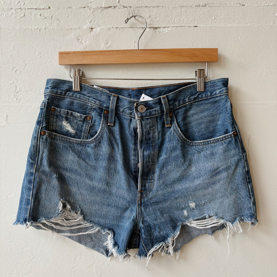 SIZE 30 | Levi Shorts