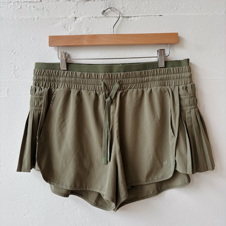 SIZE L | Green Athletic Shorts