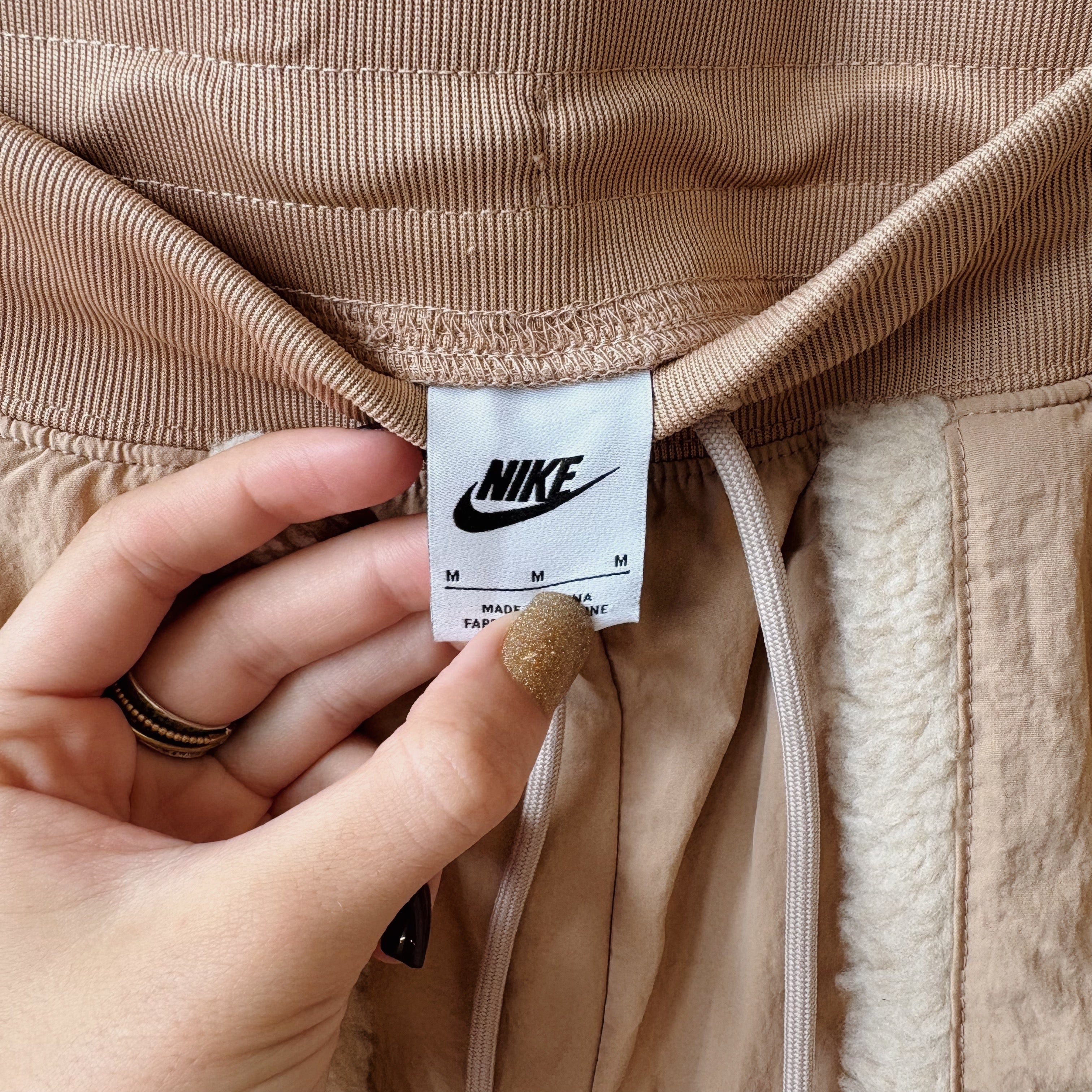 SIZE M | Nike Neutral Pants